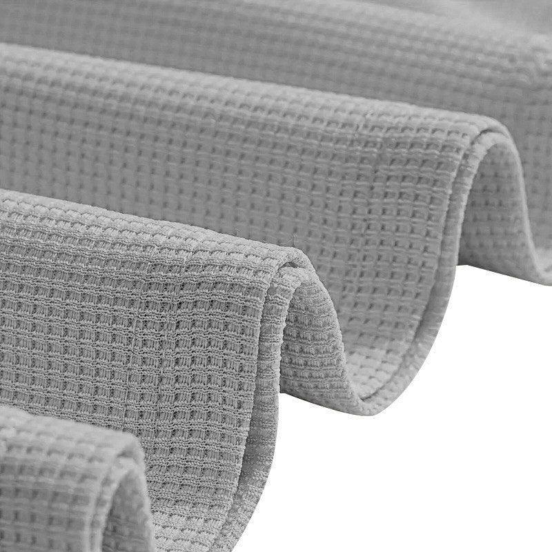Toalla gris de algodón con textura waffle en pliegues, para baño o cocina