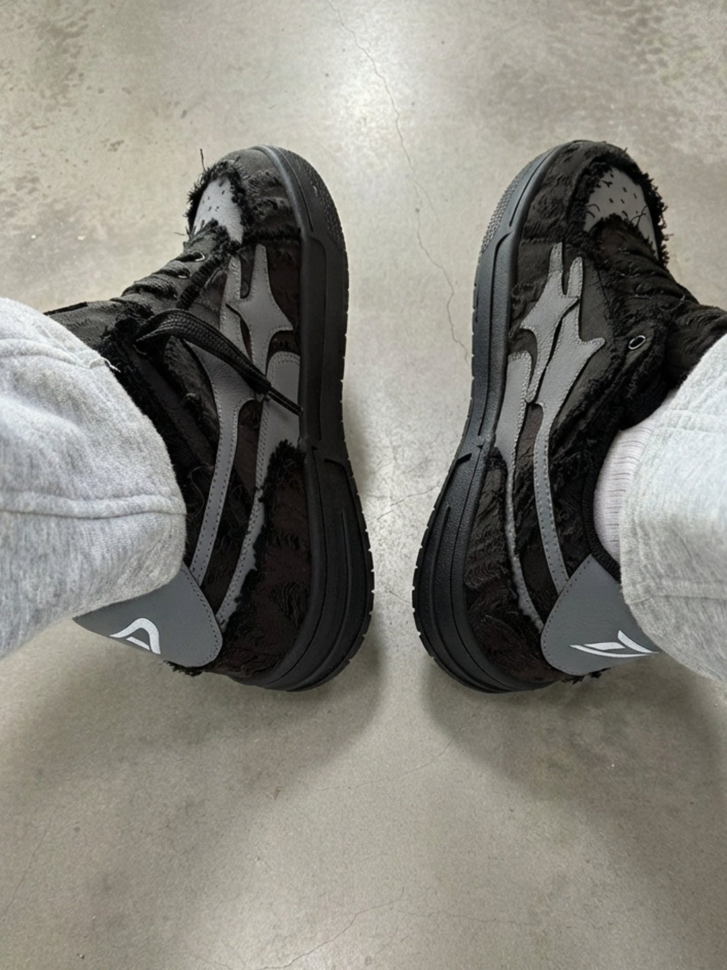 FaceronStudio - Sneakers Broken Negras