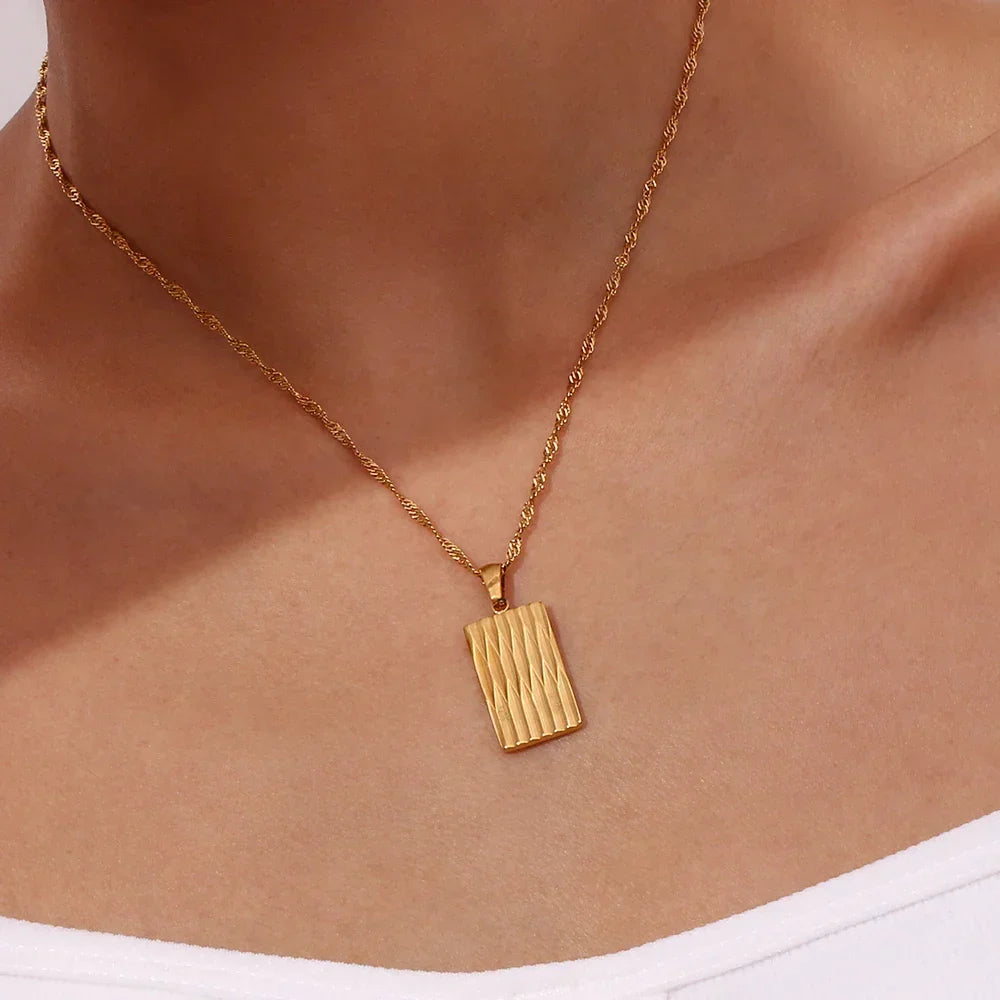 Brihuega Collar Esencial