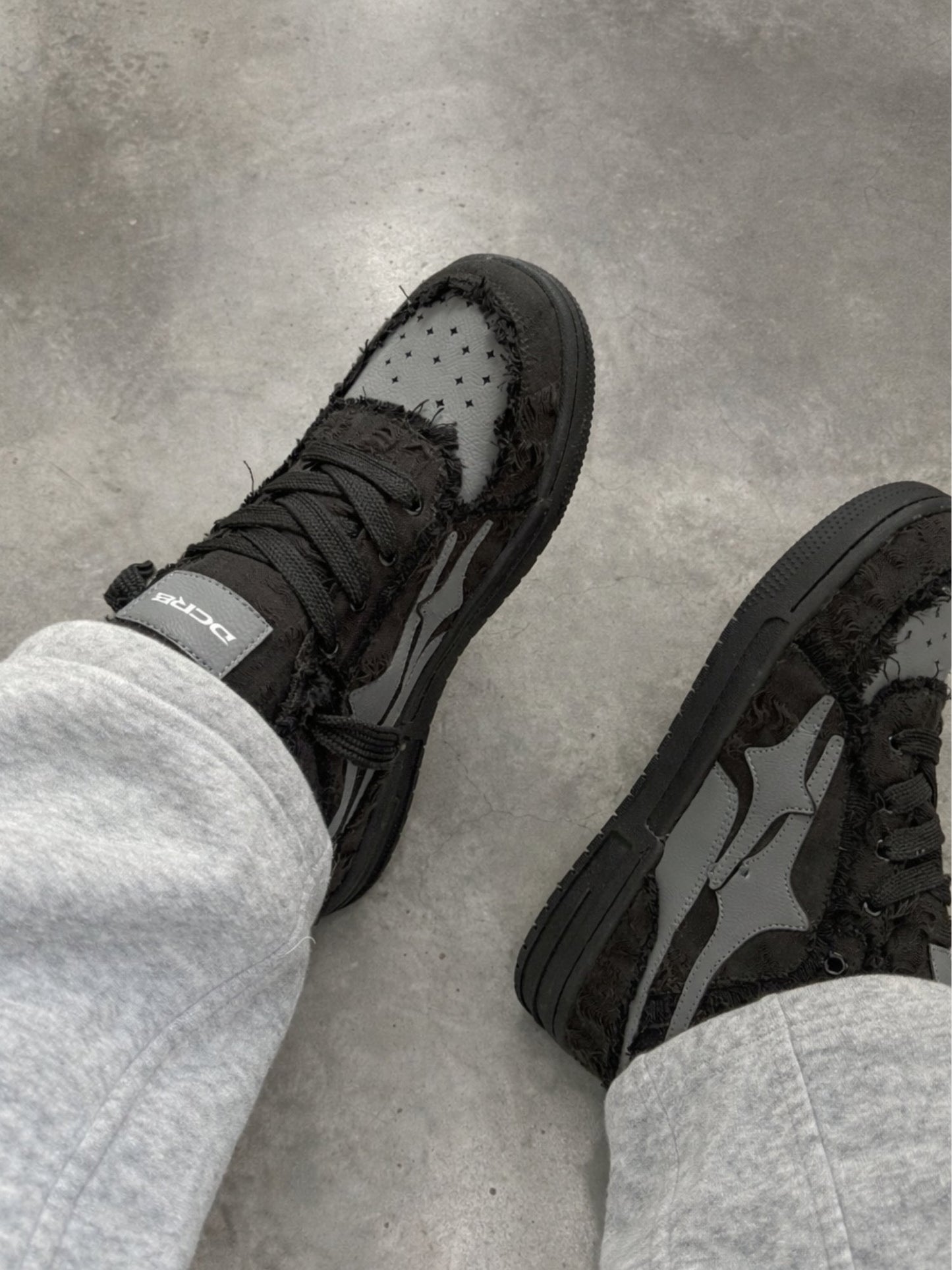FaceronStudio - Sneakers Broken Negras