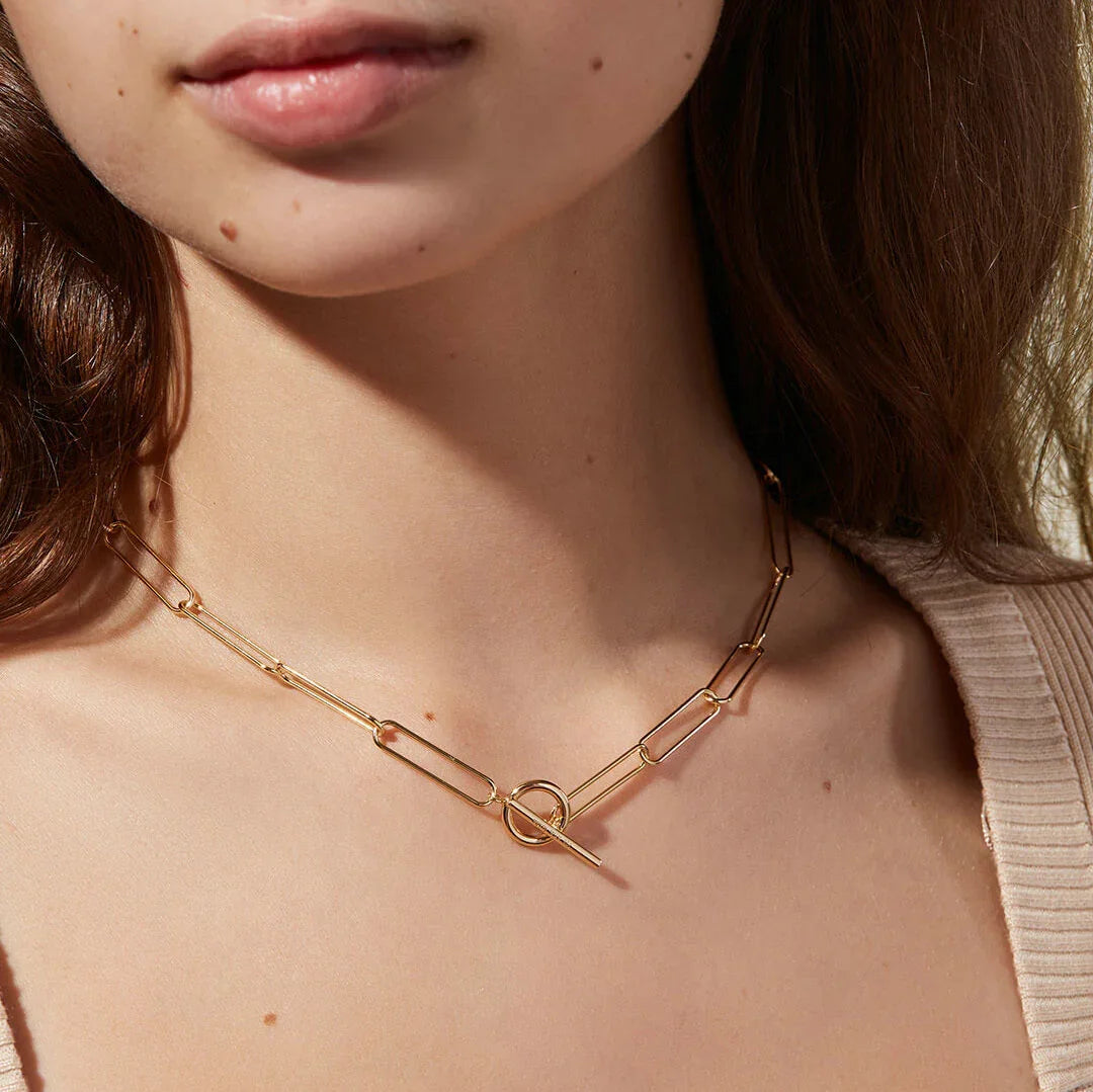 Lucena Collar Esencial