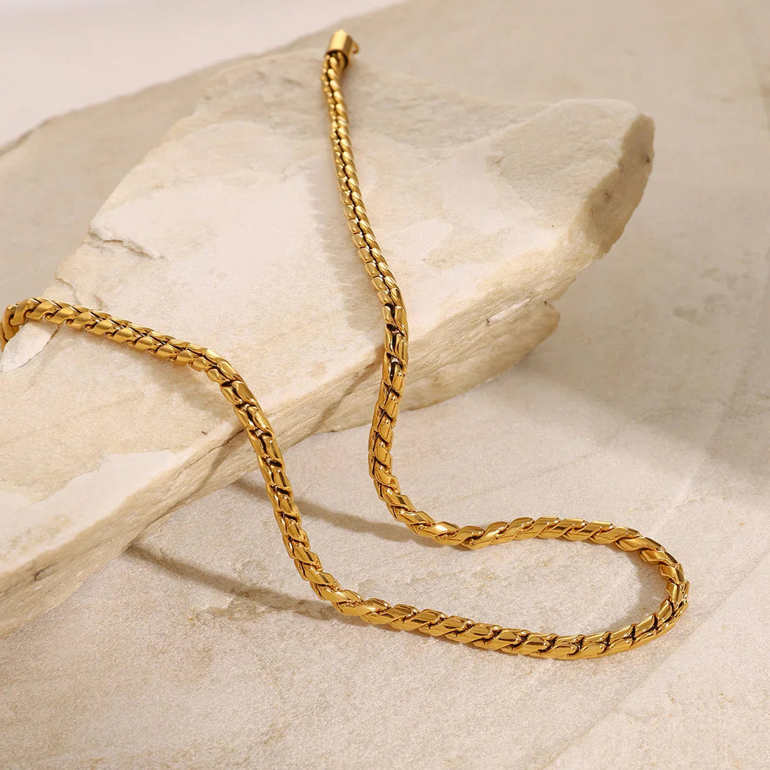 Pamplona Collar Esencial