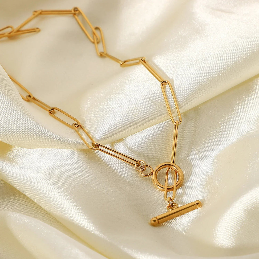 Lucena Collar Esencial