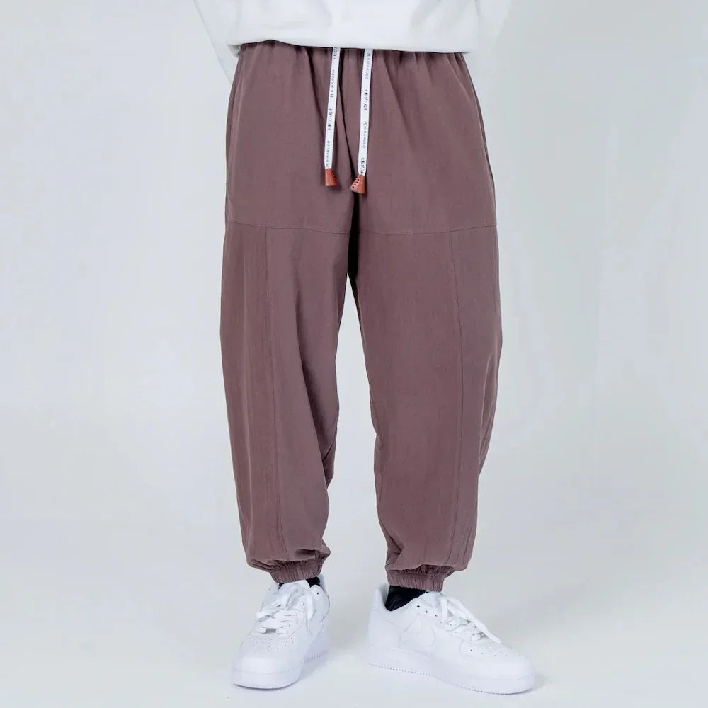 Pantalón jogger gris para hombre con cintura elástica y cordón, estilo casual